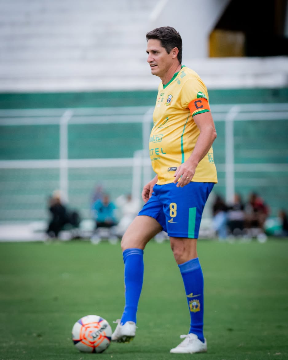 Capitão da MWG conduzindo a bola em partida recente